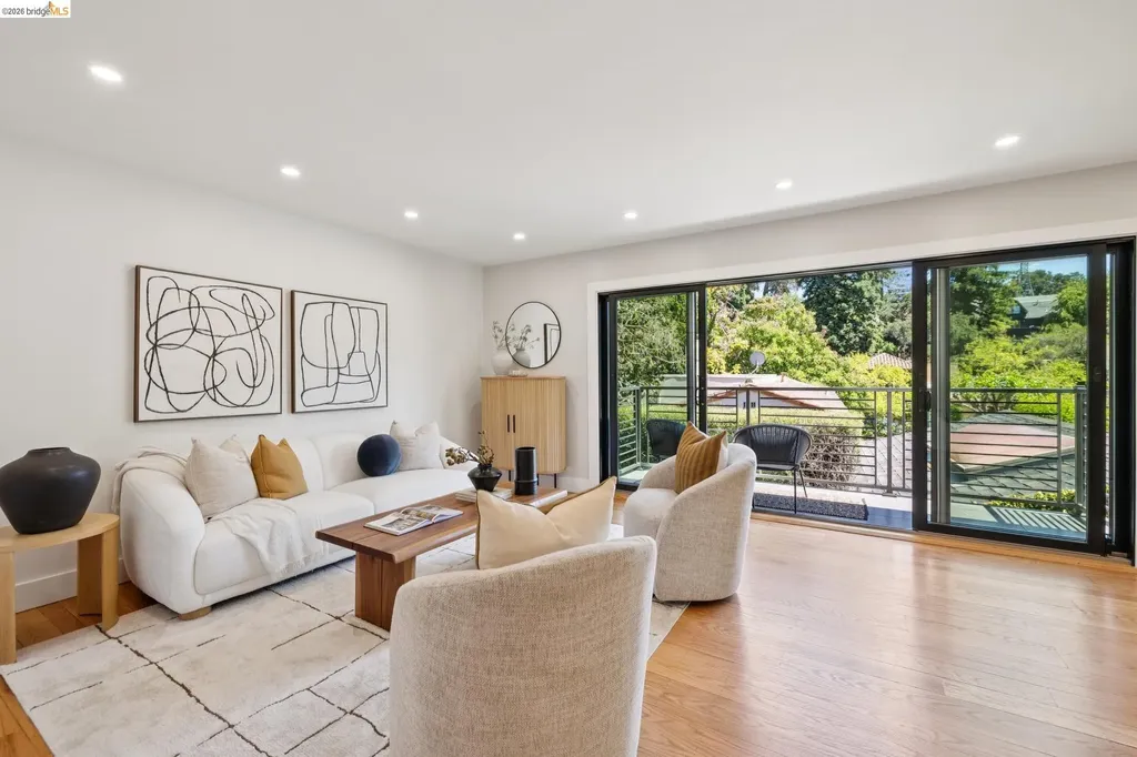 921 Underhills Road Oakland CA 94610