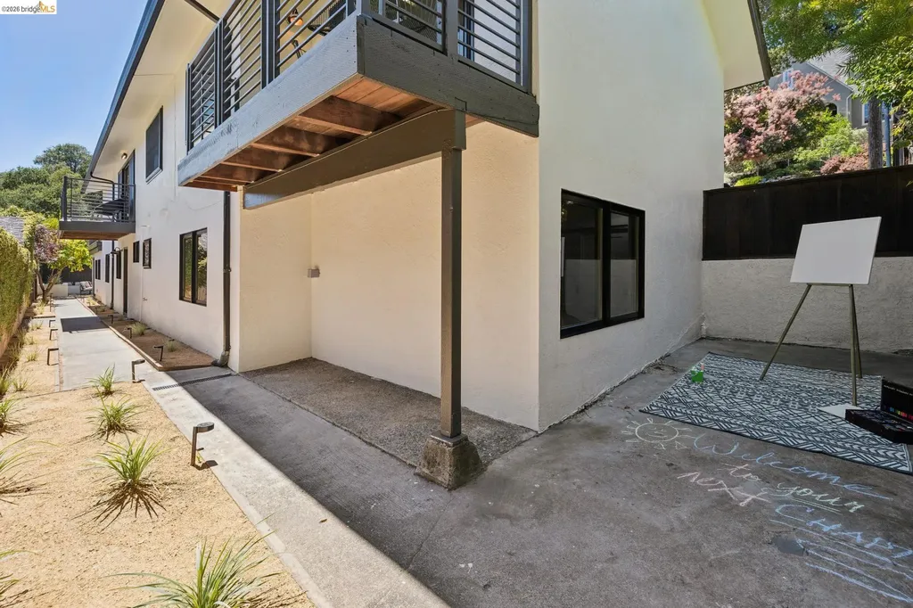 921 Underhills Road Oakland CA 94610