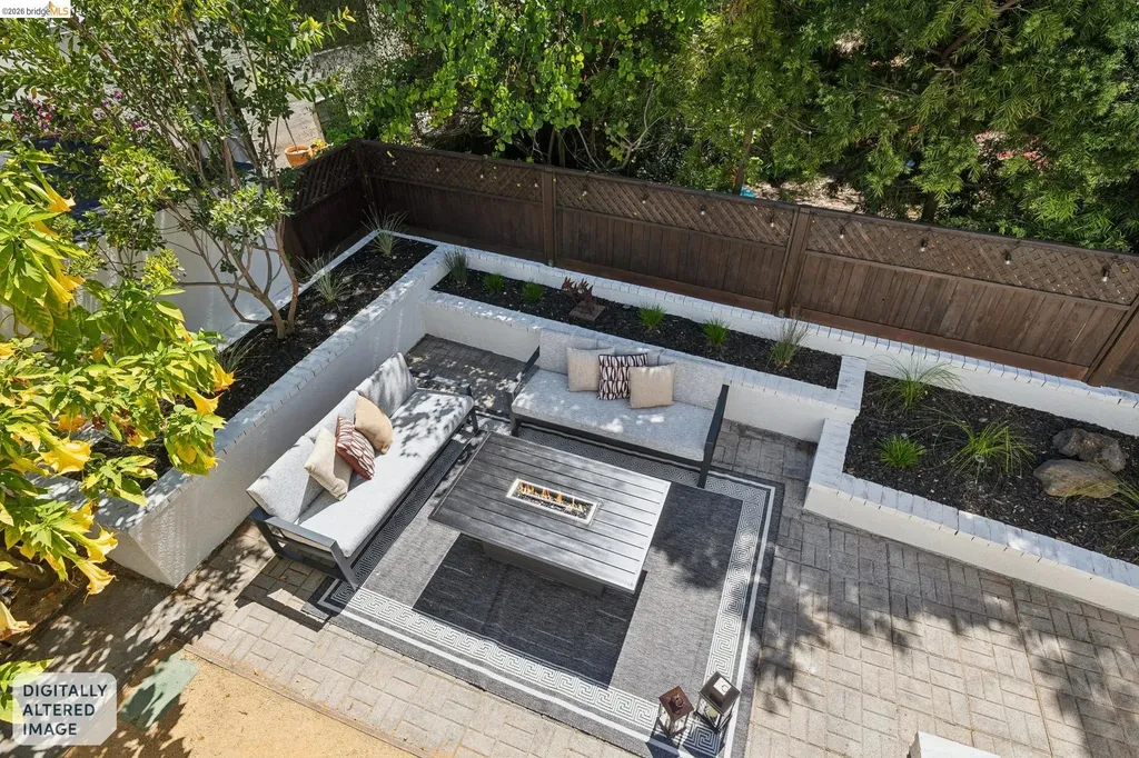 921 Underhills Road Oakland CA 94610