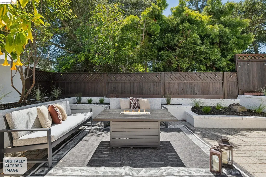 921 Underhills Road Oakland CA 94610