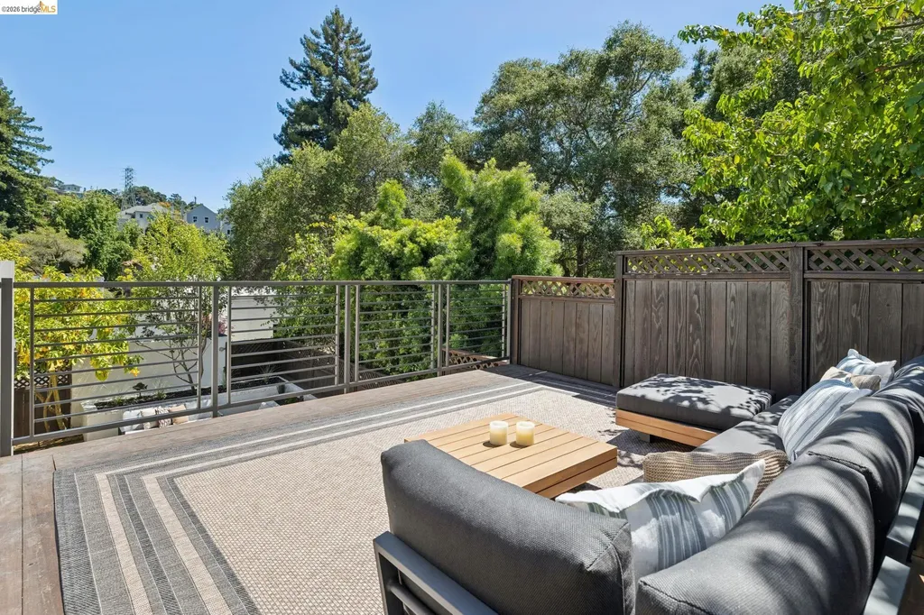 921 Underhills Road Oakland CA 94610