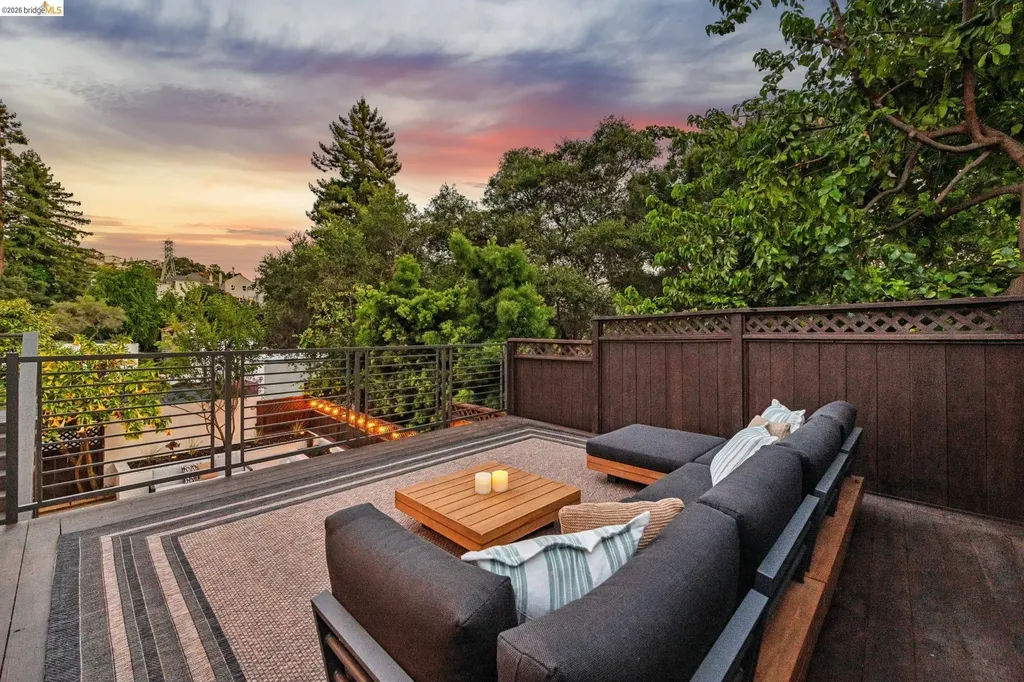 921 Underhills Road Oakland CA 94610
