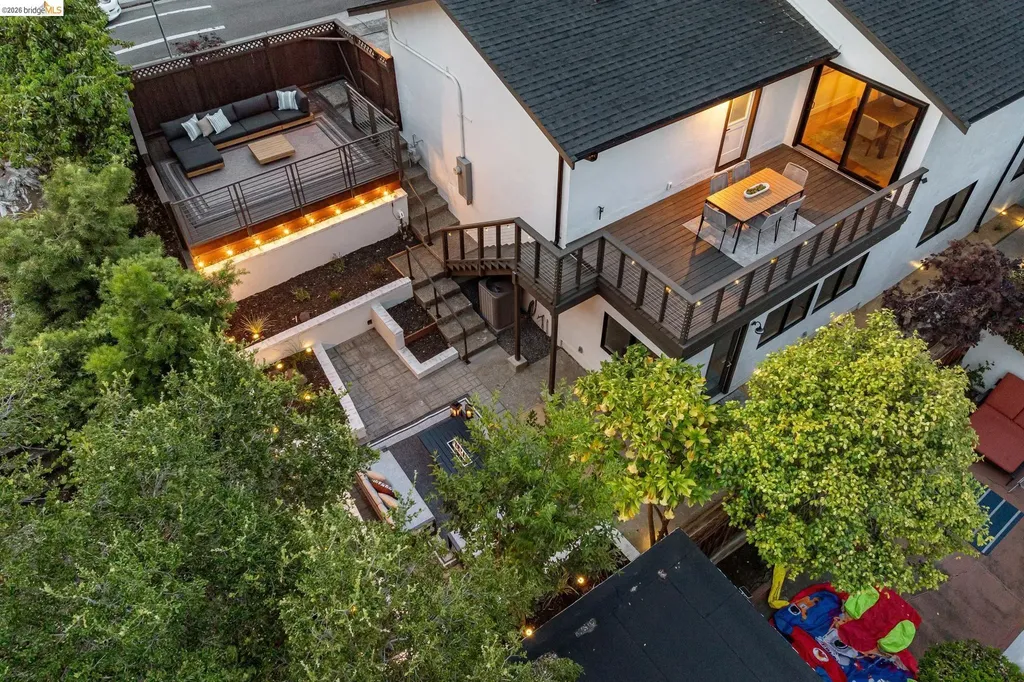 921 Underhills Road Oakland CA 94610