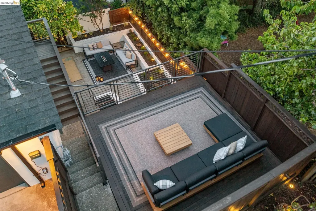 921 Underhills Road Oakland CA 94610