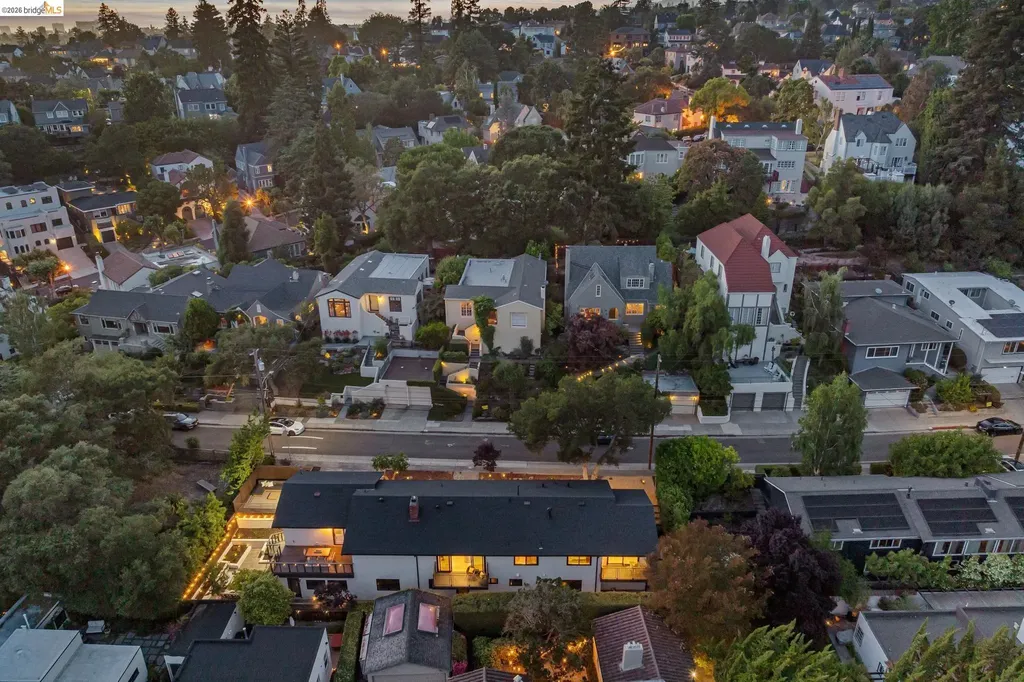 921 Underhills Road Oakland CA 94610