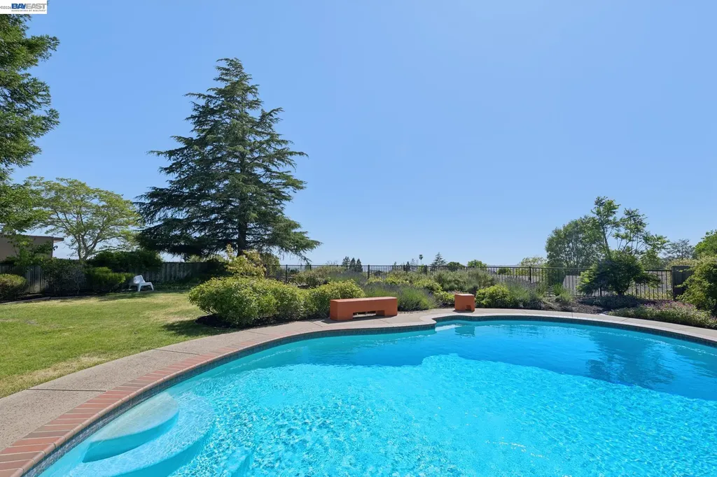 5842 Highwood Road Castro Valley CA 94552