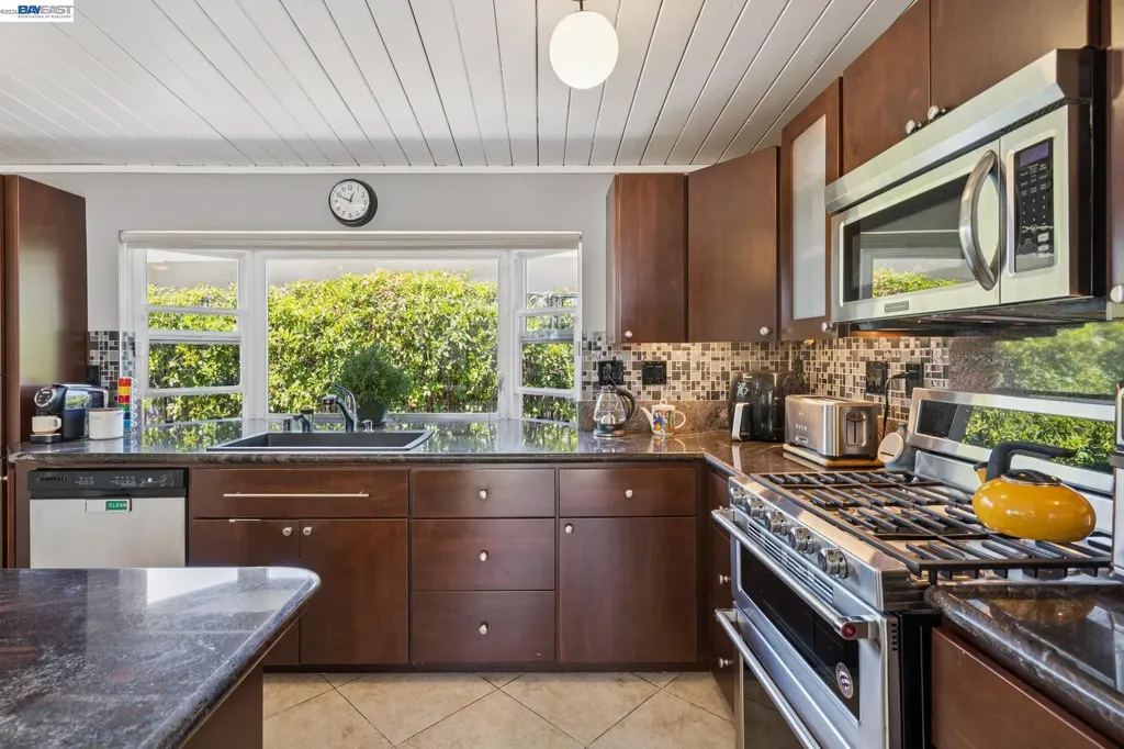 5842 Highwood Road Castro Valley CA 94552