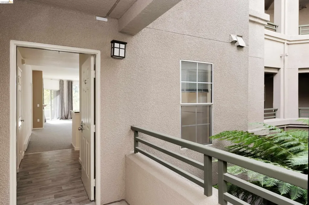 220 Caldecott Lane Oakland CA 94618