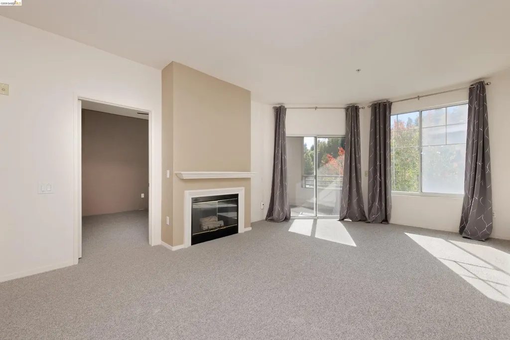 220 Caldecott Lane Oakland CA 94618