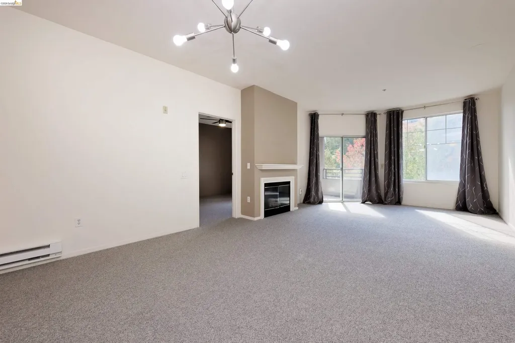 220 Caldecott Lane Oakland CA 94618