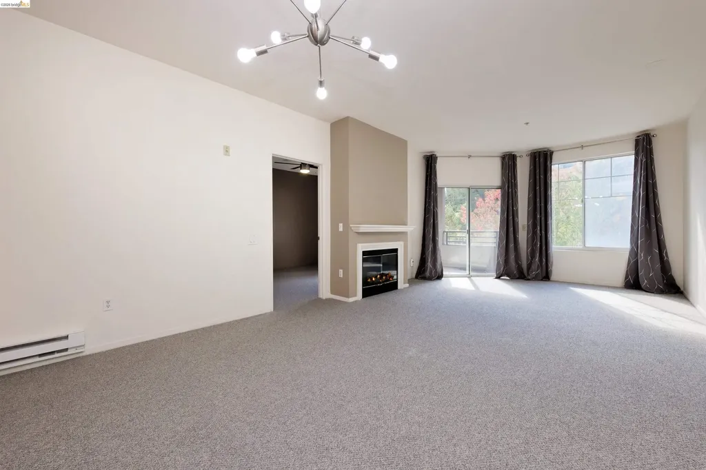 220 Caldecott Lane Oakland CA 94618