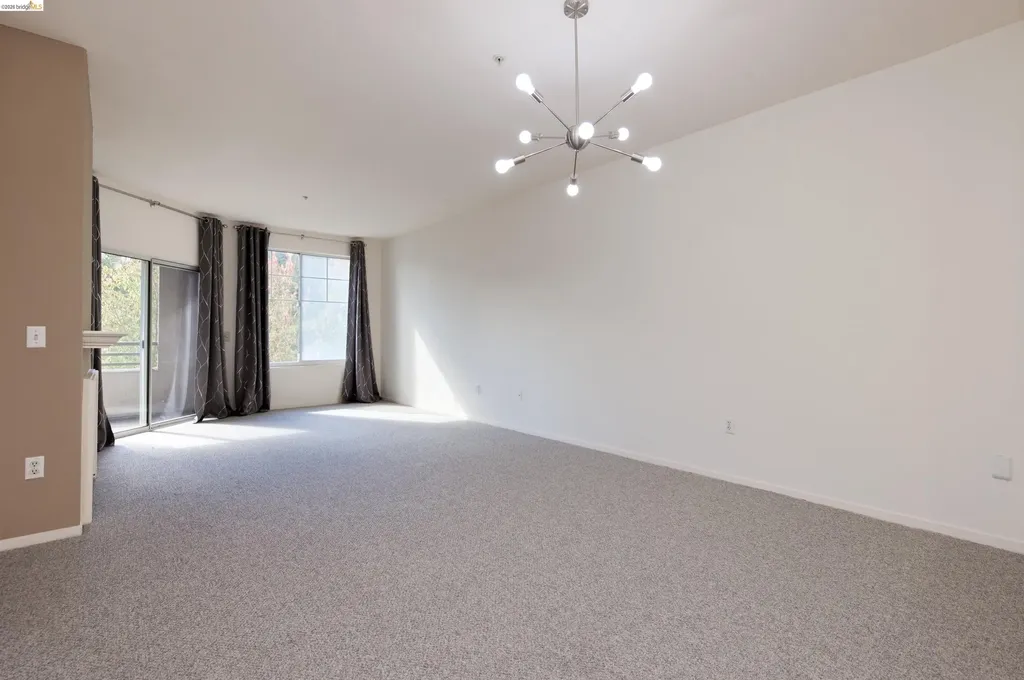 220 Caldecott Lane Oakland CA 94618