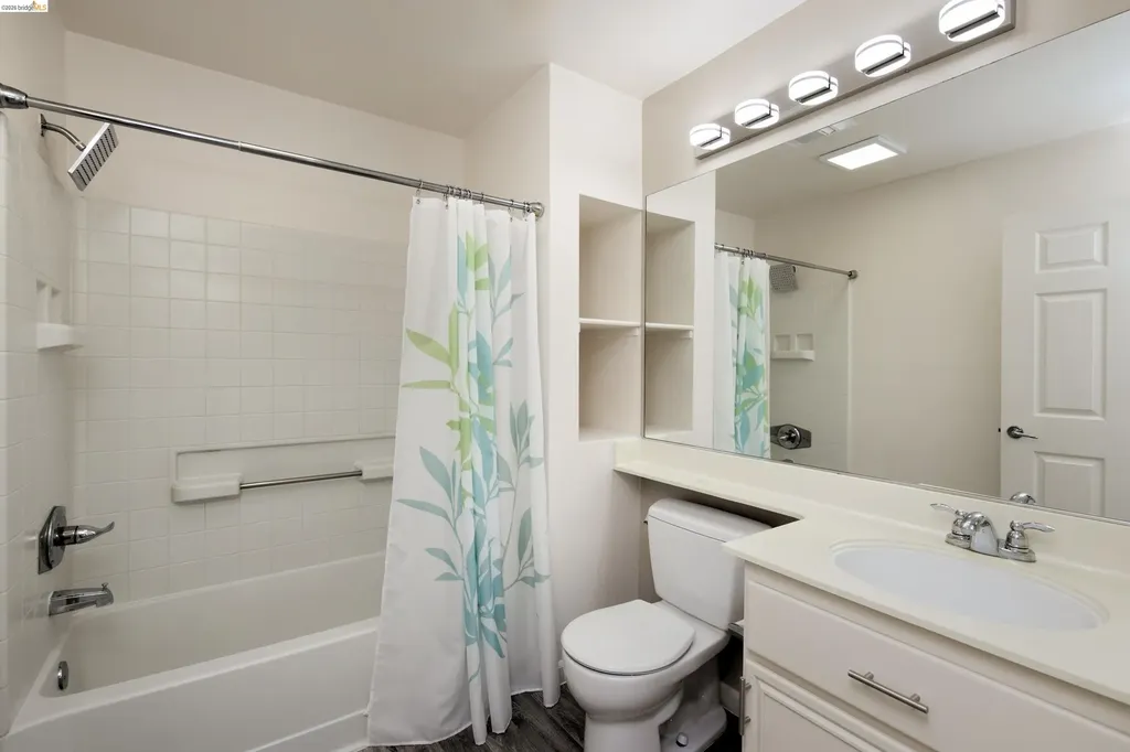 220 Caldecott Lane Oakland CA 94618