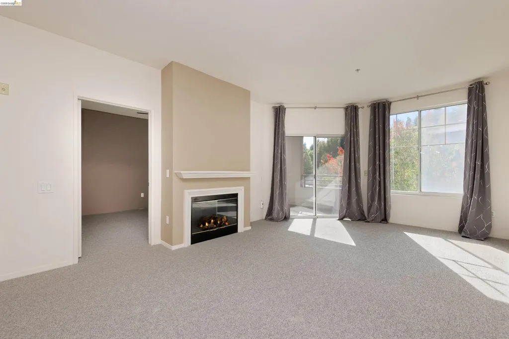 220 Caldecott Lane Oakland CA 94618