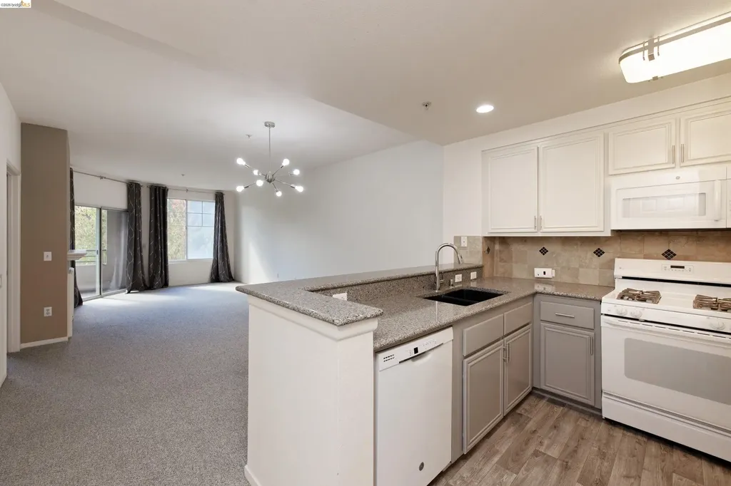 220 Caldecott Lane Oakland CA 94618