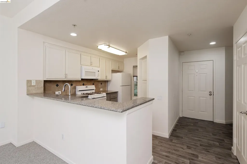 220 Caldecott Lane Oakland CA 94618