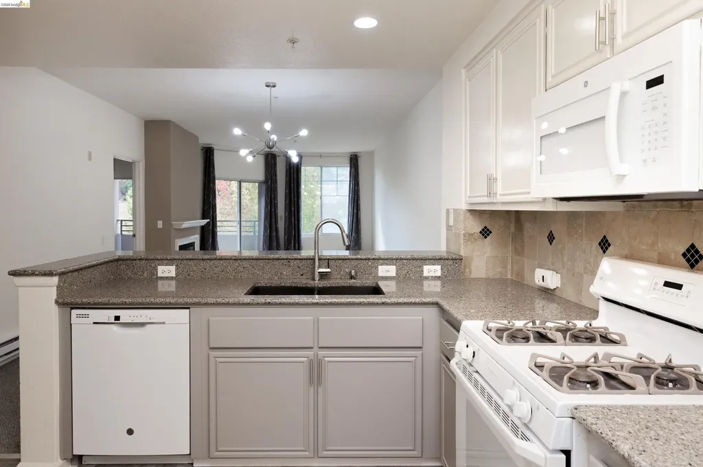 220 Caldecott Lane Oakland CA 94618