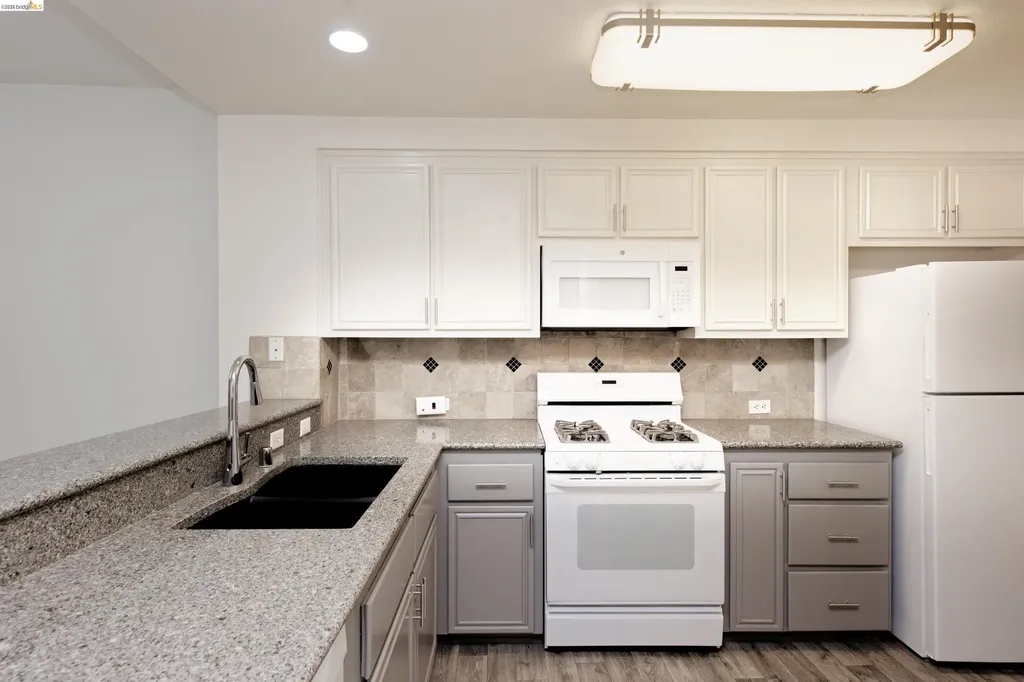 220 Caldecott Lane Oakland CA 94618