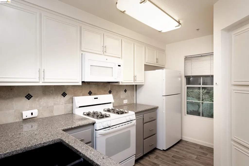 220 Caldecott Lane Oakland CA 94618