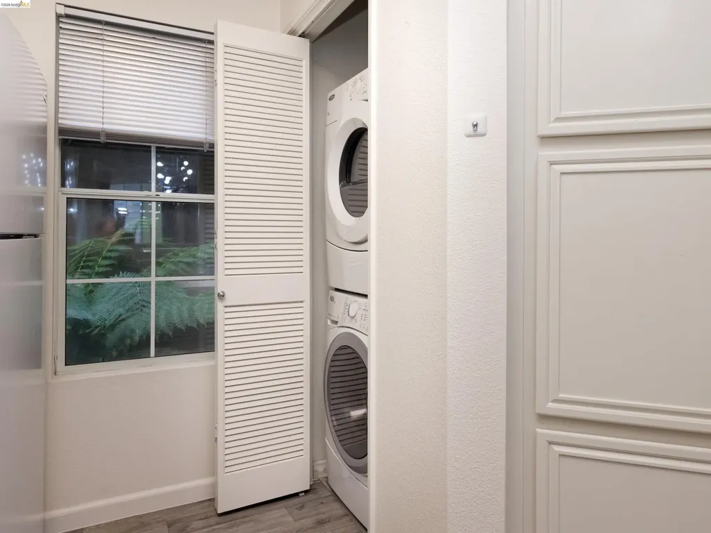 220 Caldecott Lane Oakland CA 94618