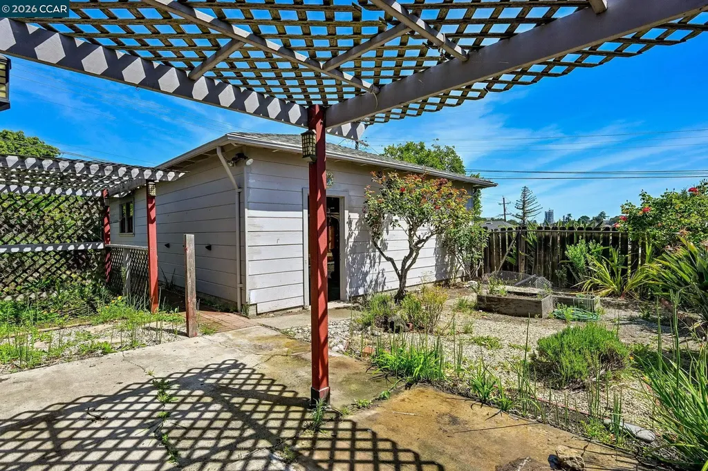 2110 Pomona Avenue Martinez CA 94553