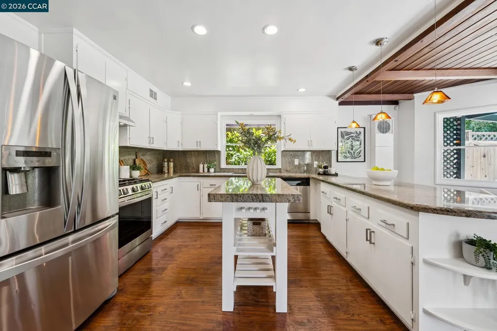 4034 Rusting Avenue Oakland CA 94605