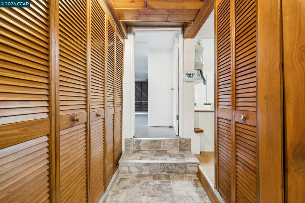 4034 Rusting Avenue Oakland CA 94605