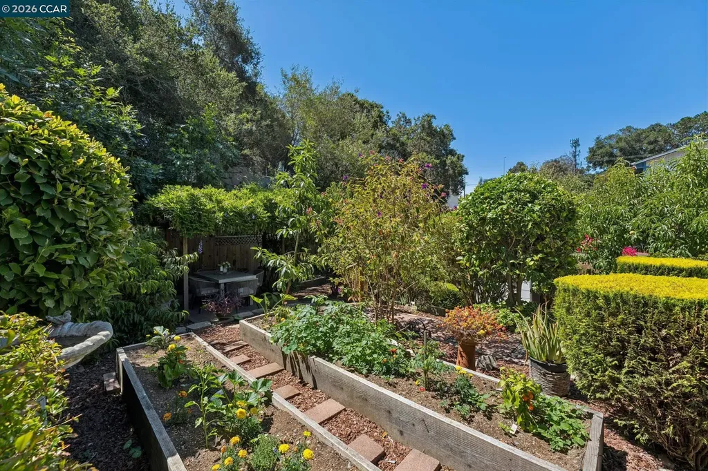 4034 Rusting Avenue Oakland CA 94605