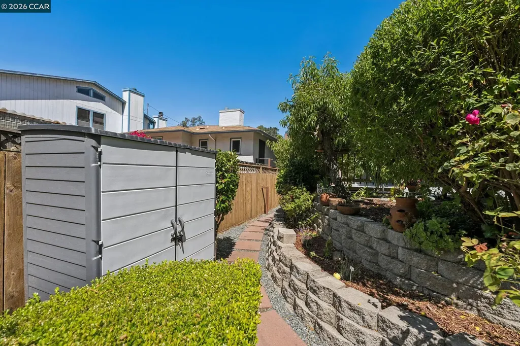 4034 Rusting Avenue Oakland CA 94605
