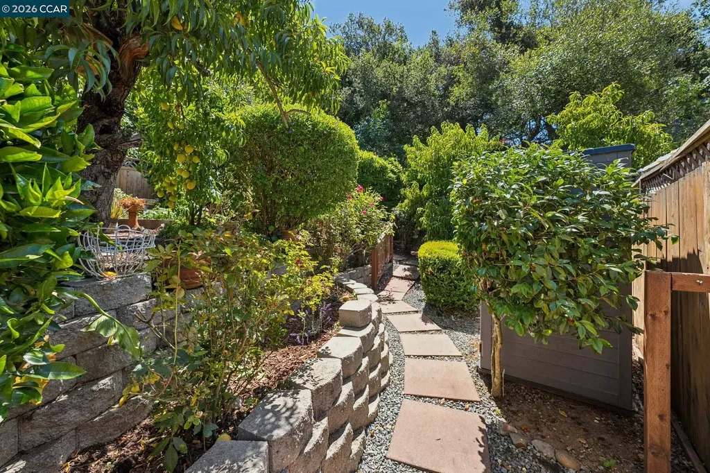 4034 Rusting Avenue Oakland CA 94605