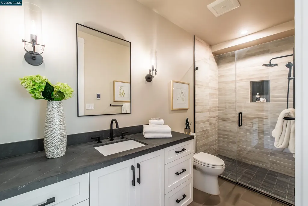 84 Mossbridge Lane Orinda CA 94563