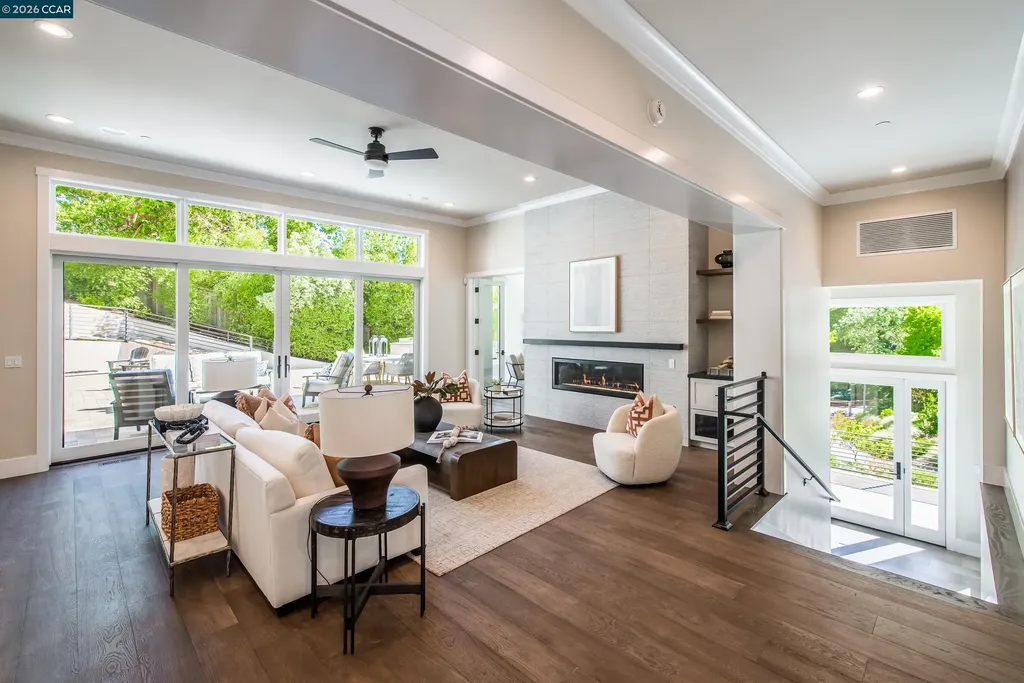 84 Mossbridge Lane Orinda CA 94563