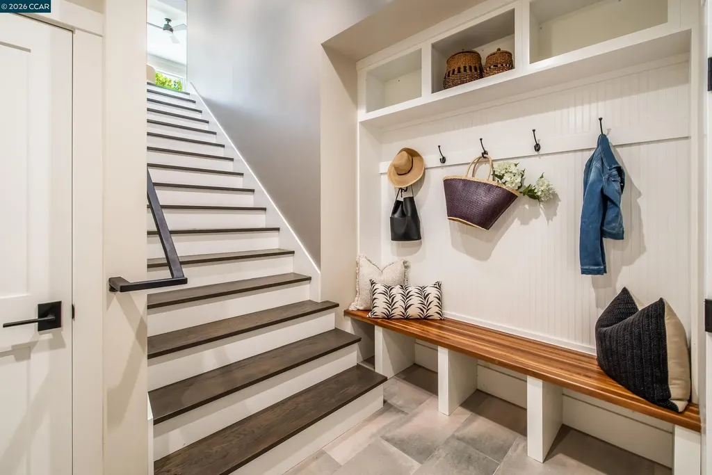 84 Mossbridge Lane Orinda CA 94563