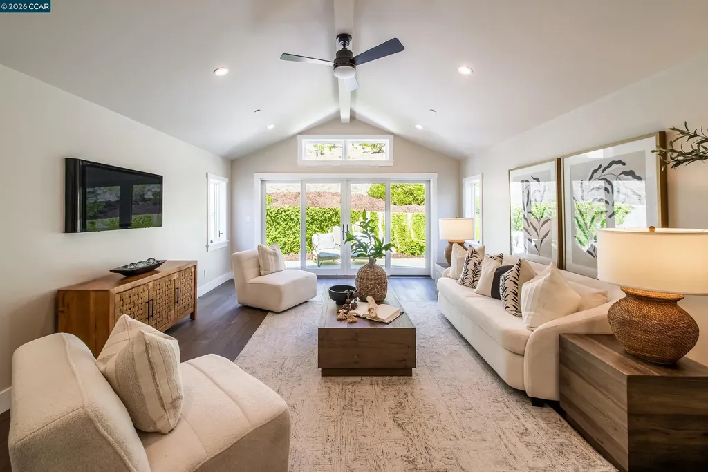 84 Mossbridge Lane Orinda CA 94563