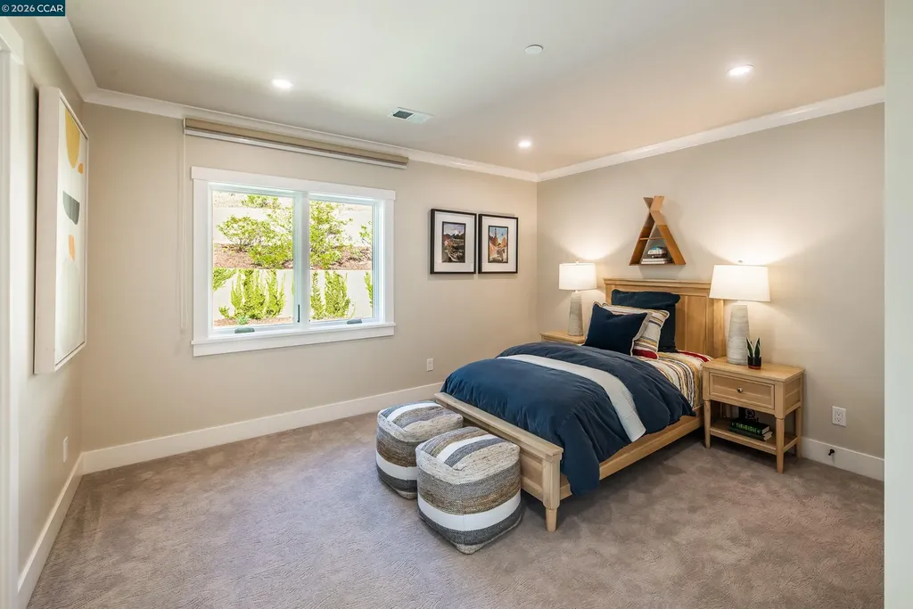 84 Mossbridge Lane Orinda CA 94563