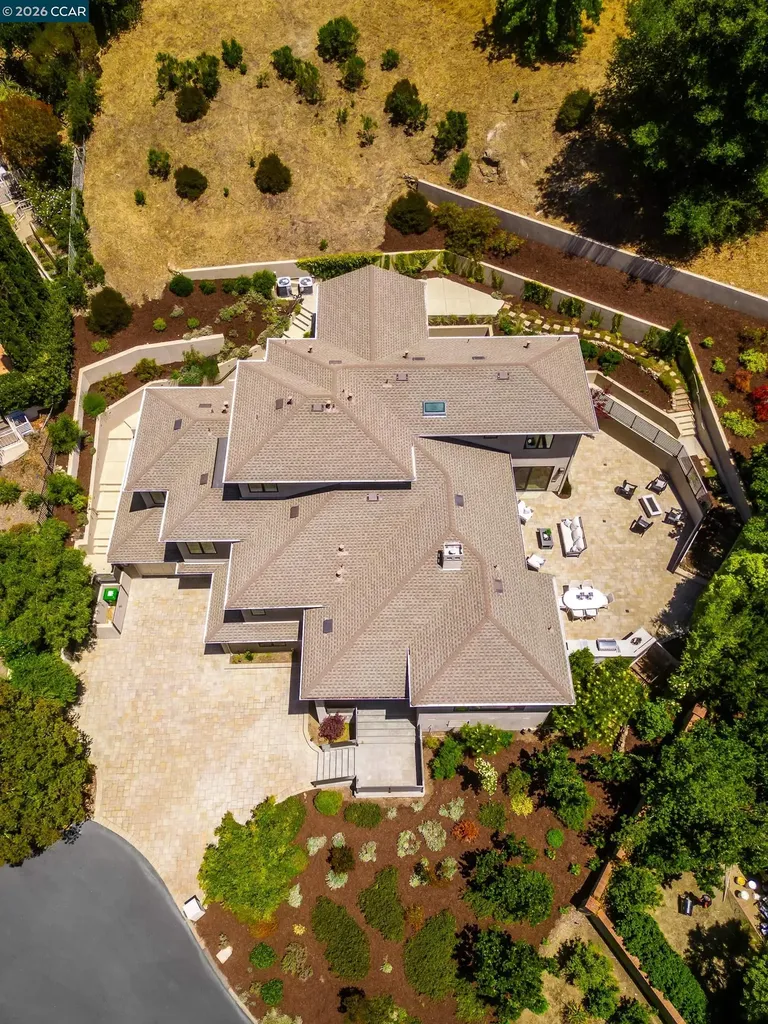 84 Mossbridge Lane Orinda CA 94563