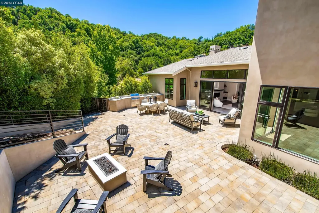 84 Mossbridge Lane Orinda CA 94563