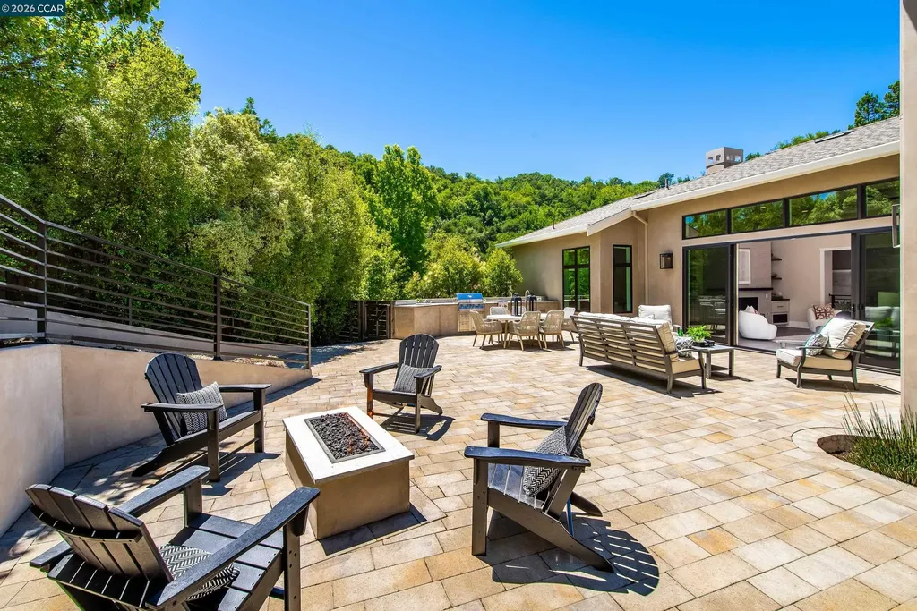 84 Mossbridge Lane Orinda CA 94563
