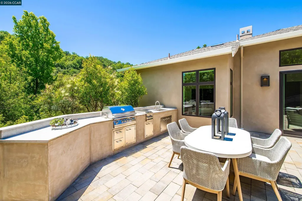 84 Mossbridge Lane Orinda CA 94563