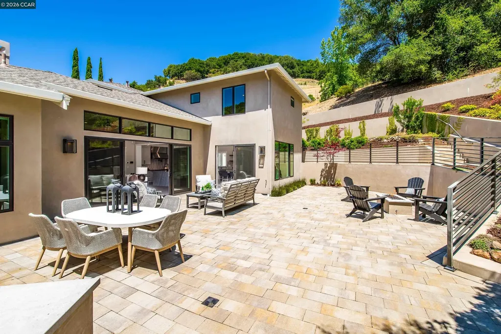 84 Mossbridge Lane Orinda CA 94563