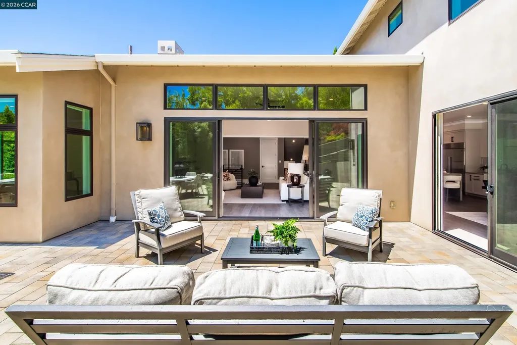 84 Mossbridge Lane Orinda CA 94563