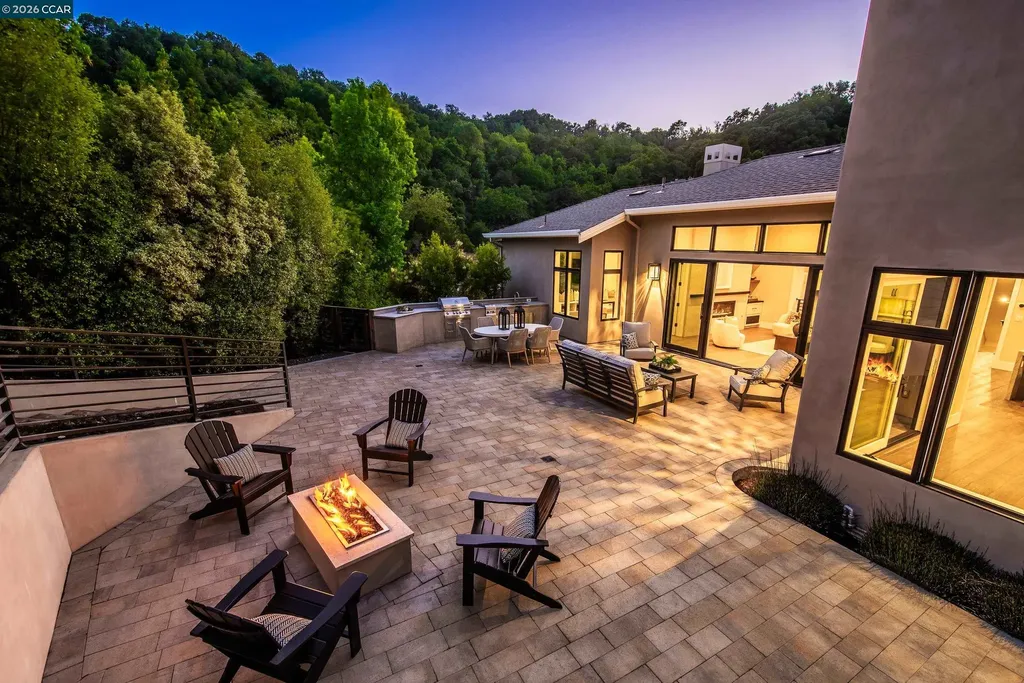 84 Mossbridge Lane Orinda CA 94563