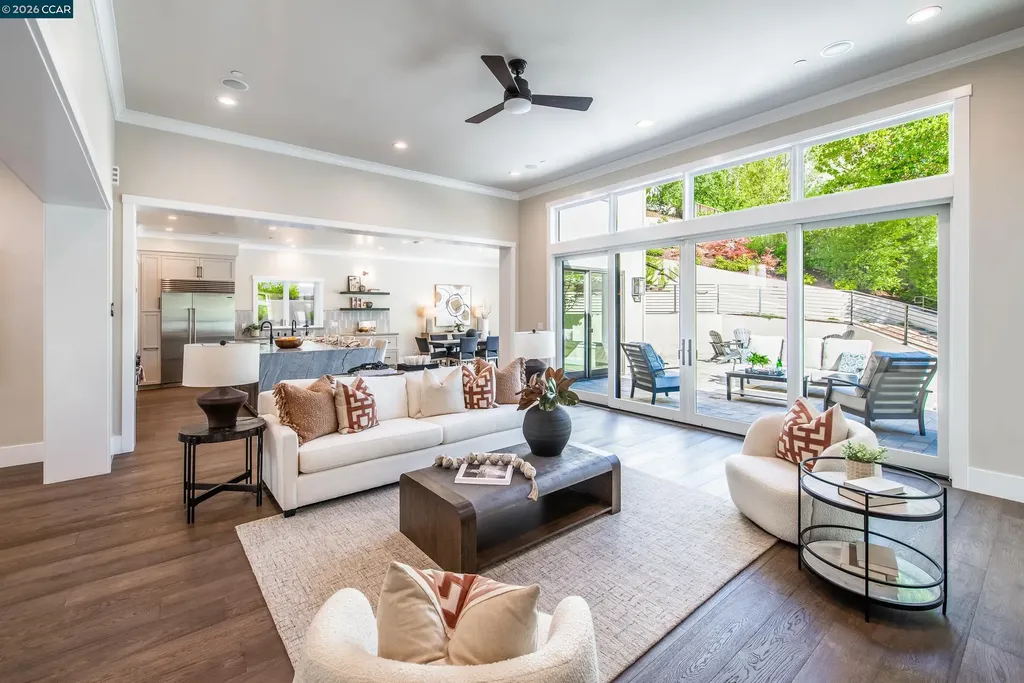84 Mossbridge Lane Orinda CA 94563
