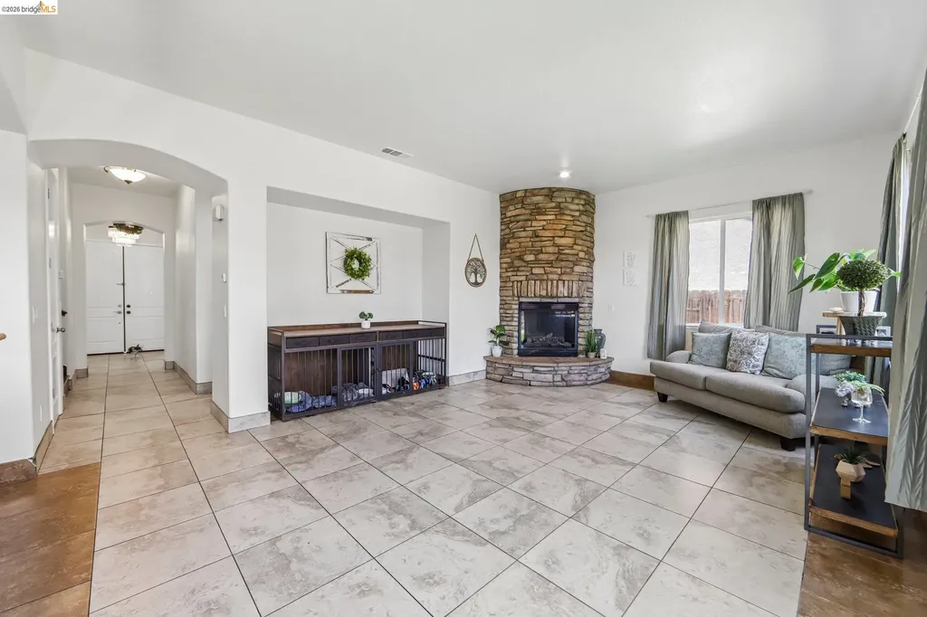 19 Minaret Road Oakley CA 94561