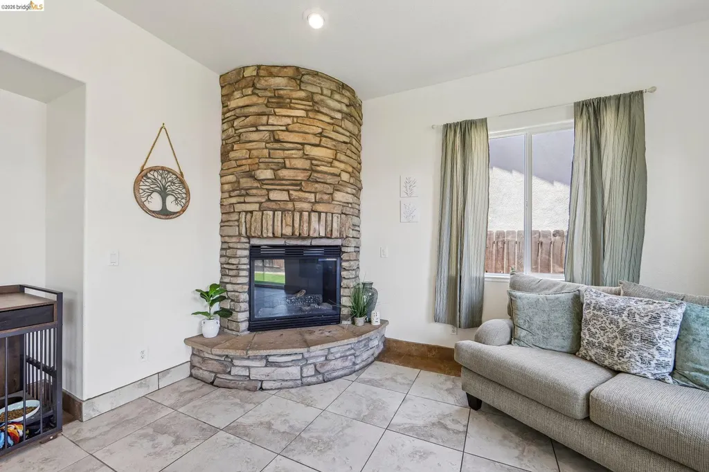 19 Minaret Road Oakley CA 94561