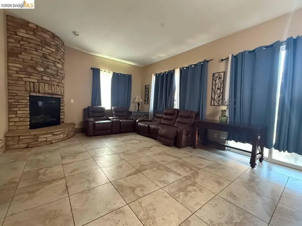 19 Minaret Road Oakley CA 94561