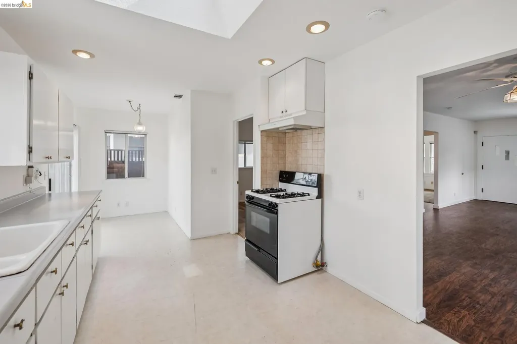 1147 Huff Avenue San Leandro CA 94577