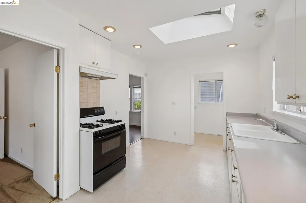 1147 Huff Avenue San Leandro CA 94577