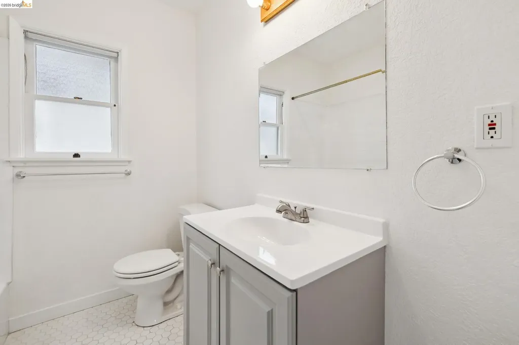 1147 Huff Avenue San Leandro CA 94577