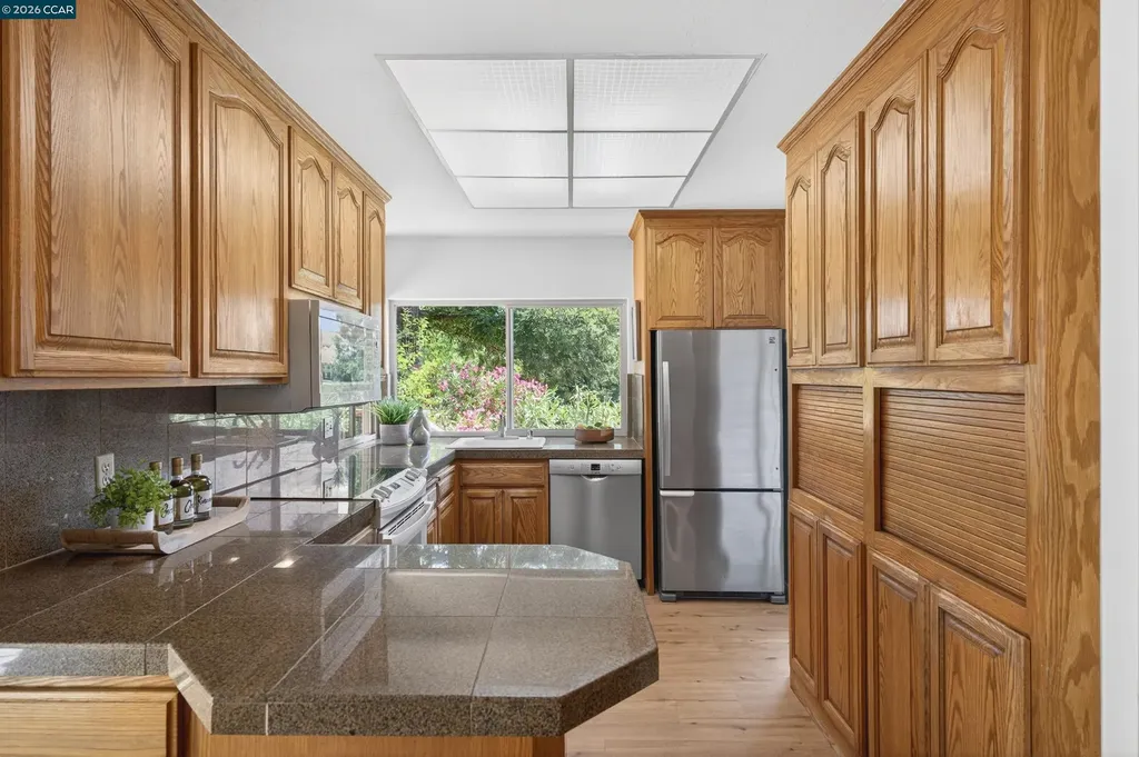 2081 Hoke Drive Pinole CA 94564